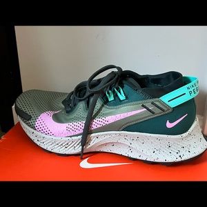 Nike Pegasus 2 woman’s Trail running tennis shoes 8 1/2.